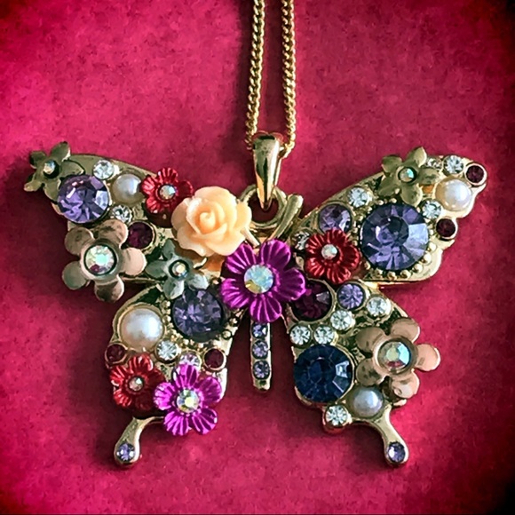 Jewelry - 🆕 🦋 Butterfly Flower Gem Necklace 🦋